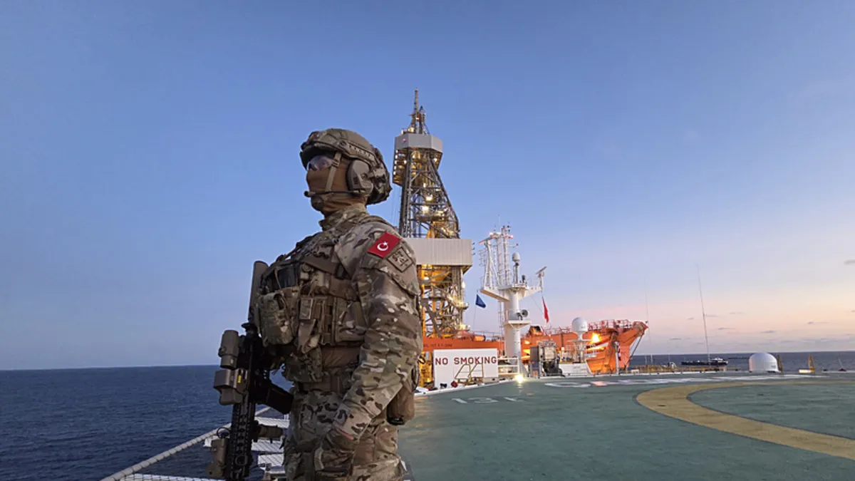 MSB’den Somali paylaşımı: “Sondaj gemilerimize tam koruma sağlanıyor” MSB’den Somali paylaşımı: “Sondaj gemilerimize tam koruma sağlanıyor”