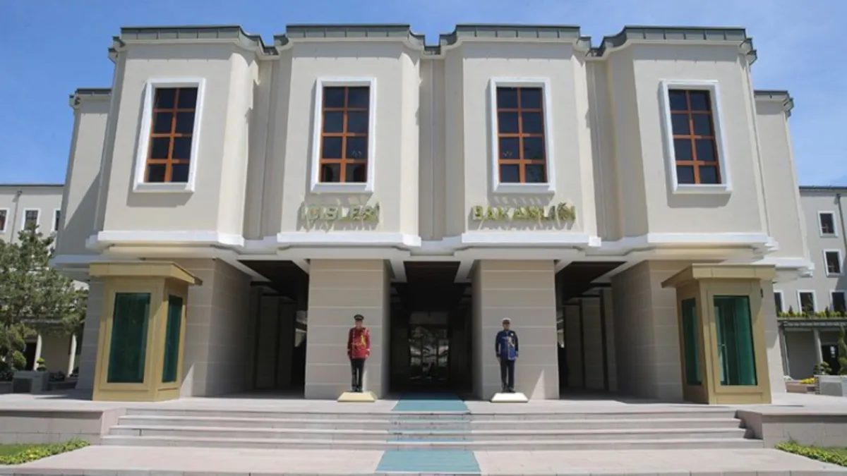 İçişleri Bakanlığı binası ve güvenlik güçleri