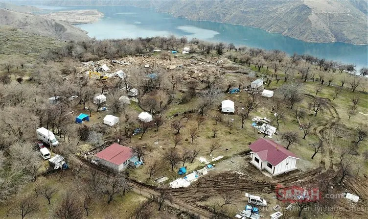 Elazığ depreminin ana merkezi olan Çevrimtaş köyüne ilk ‘örnek ev’ kuruldu