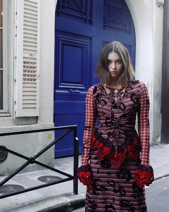 Afra Saraçoğlu makyajsız paylaşım yaptı, takipçileri gözlerine inanamadı! Doğallığın kitabını yazmış...