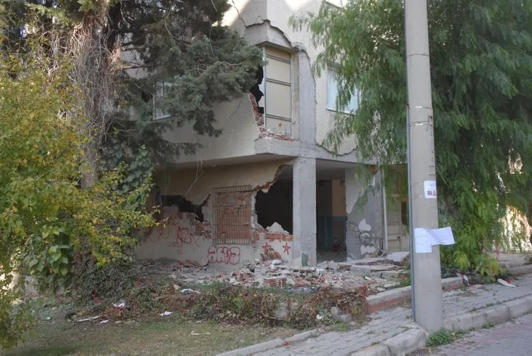 Son dakika haberi: İzmir'deki şiddetli depremin ardından vatandaşlar bölgeyi terk etti! Sessizlik hakim oldu