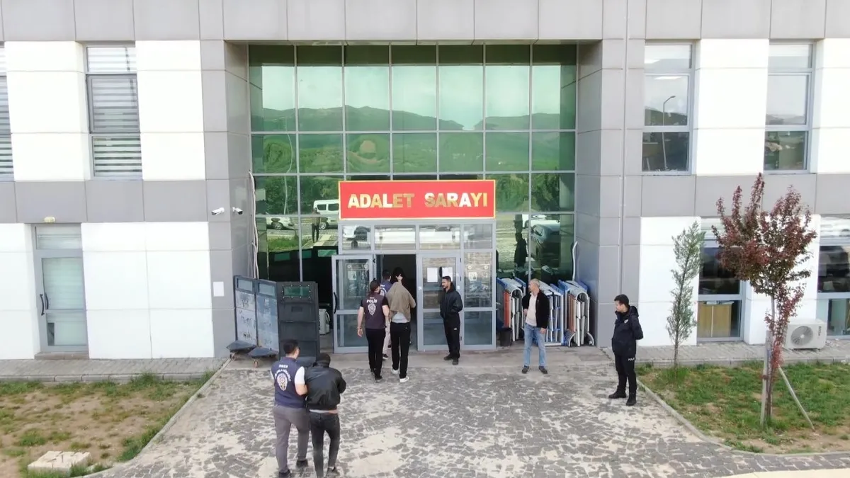 Tunceli’de yasa dışı bahis ağına dev darbe: 274 milyonluk işlem hacmi! Tunceli’de yasa dışı bahis ağına dev darbe: 274 milyonluk işlem hacmi!