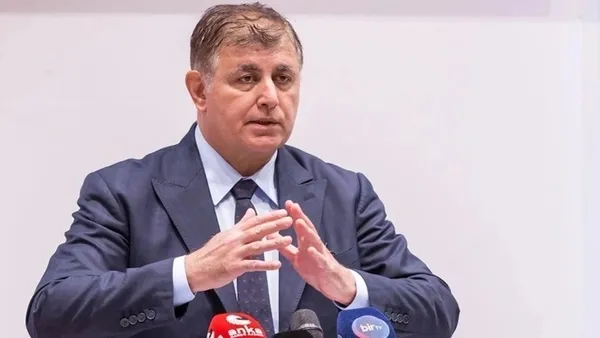 chpli-izbbde-halk-hizmet-bekliyor-eski-ve-yeni-baskan-kavga-derdinde-1770035848703.jpg