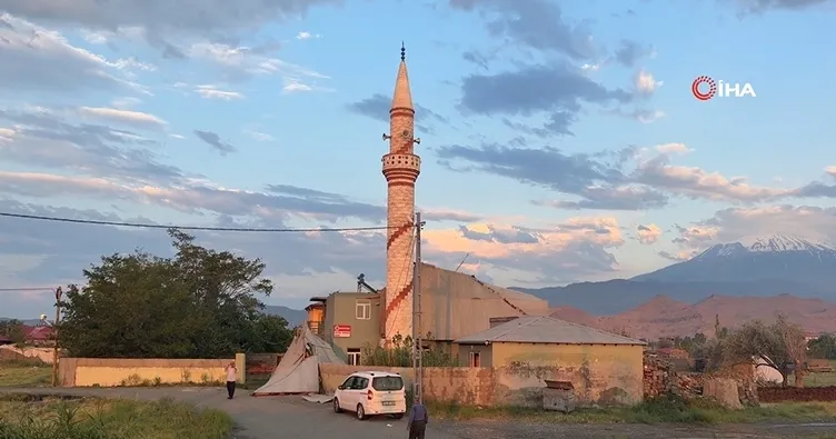 Iğdır’da fırtınada caminin çatısı uçtu