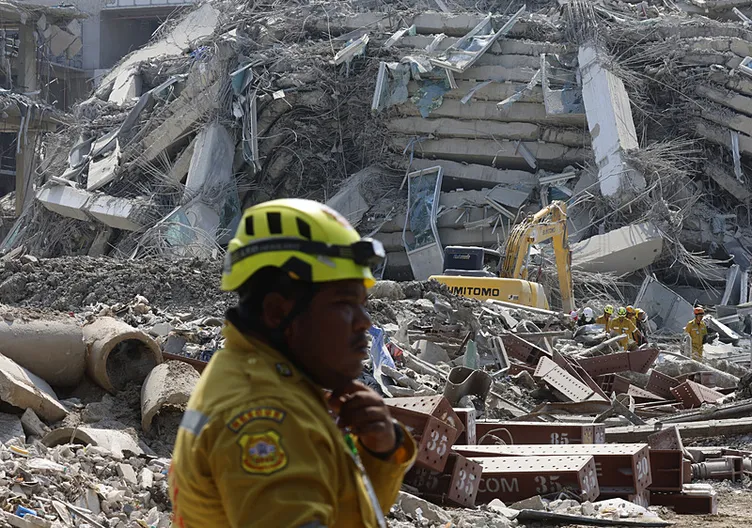 Myanmar deprem felaketinde ölü sayısı yükseliyor! Binalarda büyük hasar: Binlerce kişi yerinden olacak!