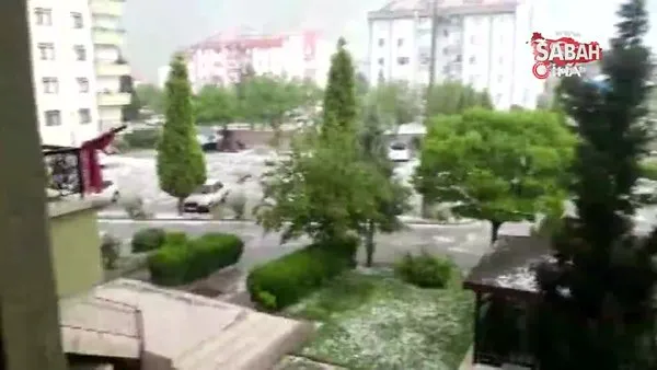 Ankara'da dolu yağışı etkili oldu... Araçların camları kırıldı...