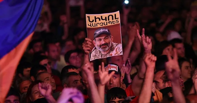 Ermenistan’da protesolar büyüyor!