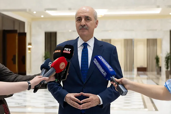 son-dakika-tbmm-baskani-numan-kurtulmustan-yeni-anayasa-aciklamasi-herkes-milletin-iradesine-saygi-duyacak-1716636375506.jpg SON DAKİKA | TBMM Başkanı Numan Kurtulmuş'tan Yeni Anayasa açıklaması: Herkes milletin iradesine saygı duyacak!