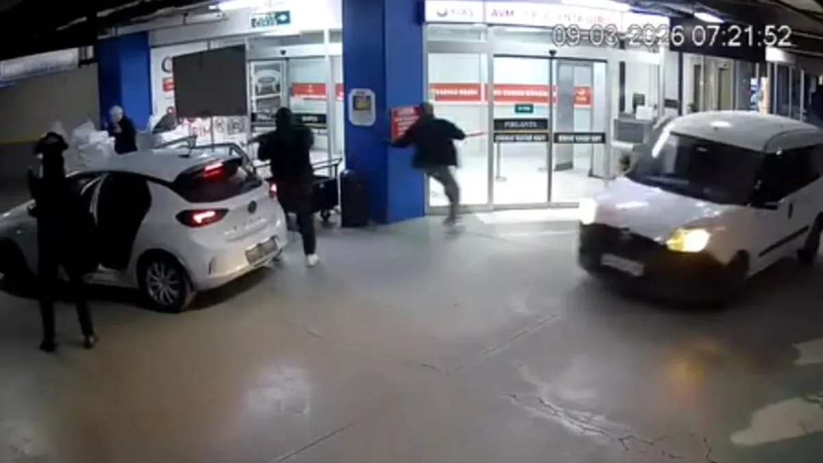 İstanbul’da dev vurgun: Kuyumcukent’te 20 milyonluk soygun kamerada! Uzun namlulu silahlarla… İstanbul’da dev vurgun: Kuyumcukent’te 20 milyonluk soygun kamerada! Uzun namlulu silahlarla…