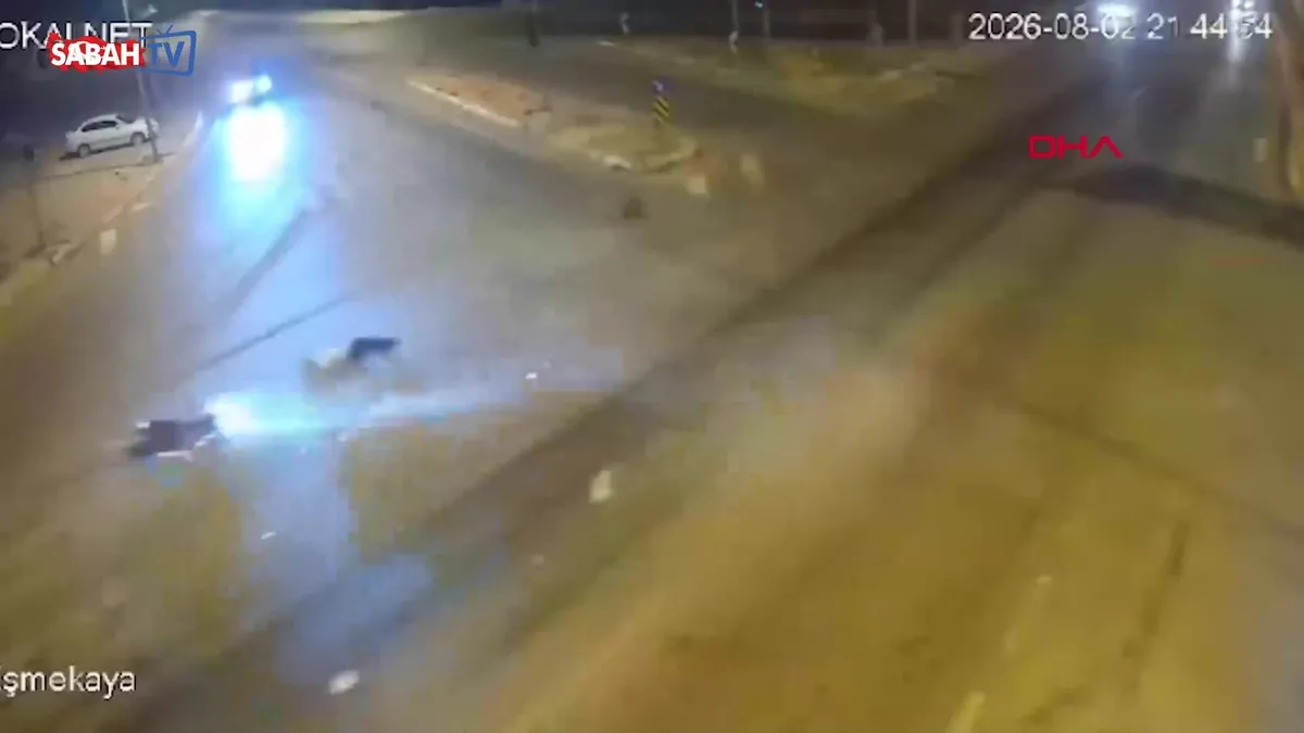 Otomobil ile motosikletin çarpıştığı kazada 14 yaşındaki ehliyetsiz sürücü hayatın kaybetti | Video videosunu izle Otomobil ile motosikletin çarpıştığı kazada 14 yaşındaki ehliyetsiz sürücü hayatın kaybetti | Video videosunu izle