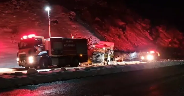 Çorum’da kamyonet devrildi: 3 yaralı