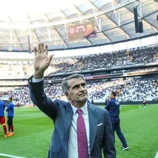 Taraftar Þenol Güneþ'i baðrýna bastý