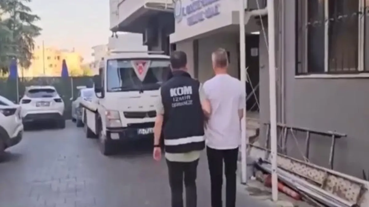İzmir’de Daltonlar ve Sercan Sayal örgütlerine operasyon! Silahlı paylaşımlara 5 gözaltı haber görseli