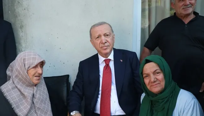 baskan-erdogan-baba-ocaginda-komsularini-ziyaret-edip-hayir-dualarini-aldi-1789299472313.jpg