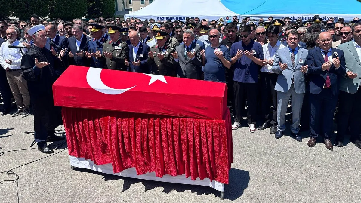 İzmir, şehit Ege Akar'ı uğurladı! Annesinin feryadı yürekleri dağladı: Oğlumu son kez doya doya görmek istiyorum!