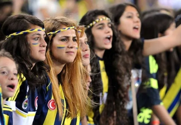 Fenerbahçe tribünleri erkeği unuttu
