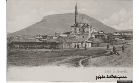 Yalangoch bar palyasining surati Ichki kiyimdagi etuk xonimlar