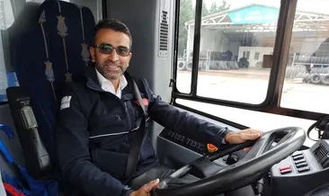 Ekmeğini yolcusu ile paylaştı