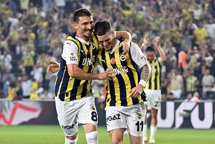 fenerbahcede-istenmeyen-adam-ryan-kent-sinifta-kaldi-1707886040809.jpg