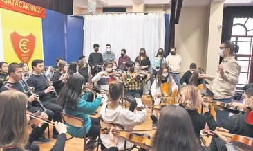 40 liseliden senfoni orkestrası