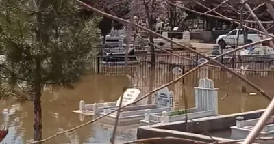 Gölbaşı’nda mezarlık göle döndü! Kabirler su altında kaldı #adiyaman