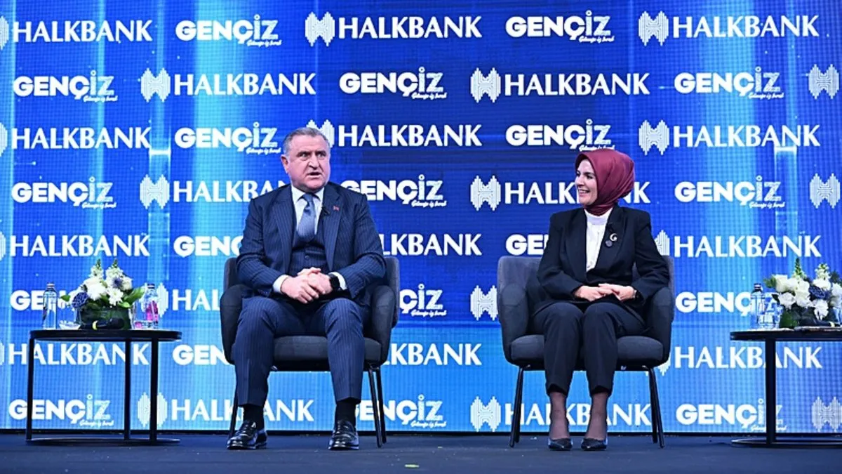 'Halkbank Gençİz Zirvesi' başladı! Bakan Bak ve Göktaş'tan gençlere önemli mesajlar