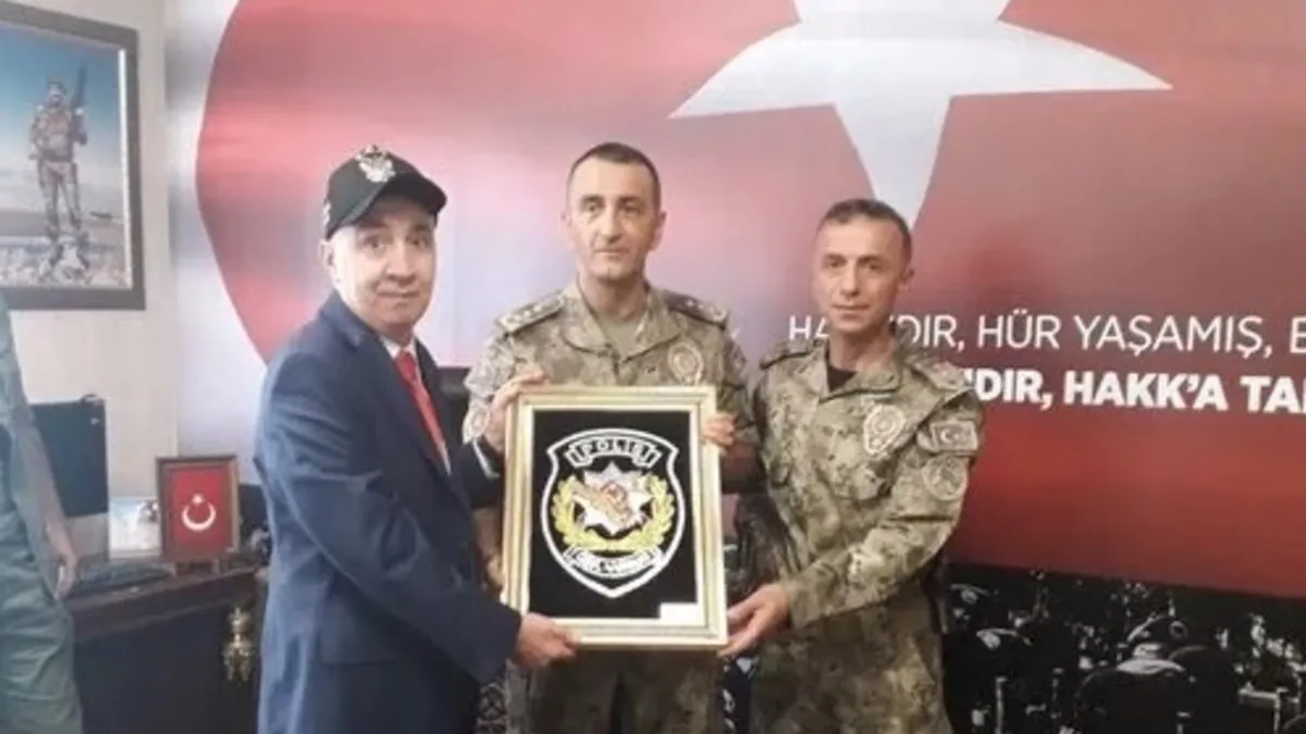 Özel Harekat Başkan Yardımcısı Eraslan Er o geceyi SABAH’a anlattı: “Yüzünden kanı temizledim, titriyordu”