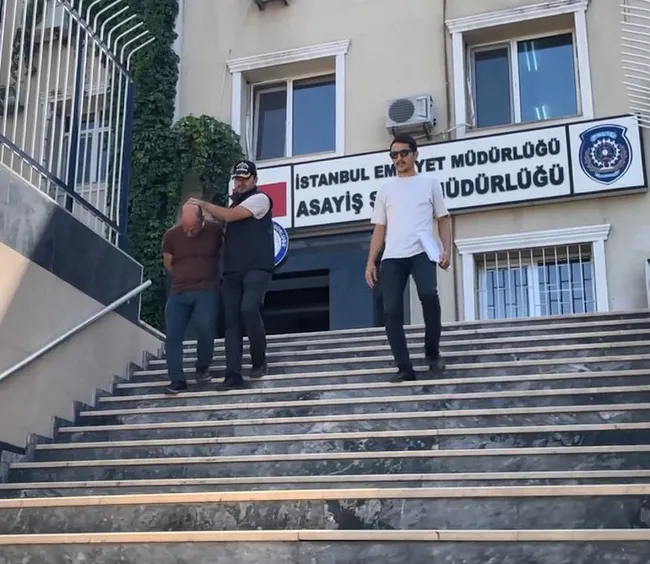 dolandiricilardan-akilalmaz-yontem-polisiz-deyip-vurgun-yaptilar-1724228664268.jpg