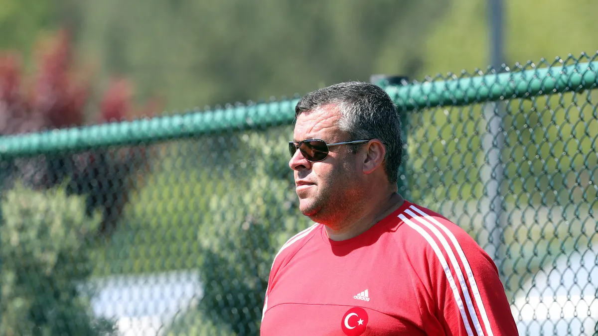 Ampute Futbol Milli Takımı'nın eski teknik direktörlerinden Uğur Özcan'ın vefatına ilişkin haber görseli.
