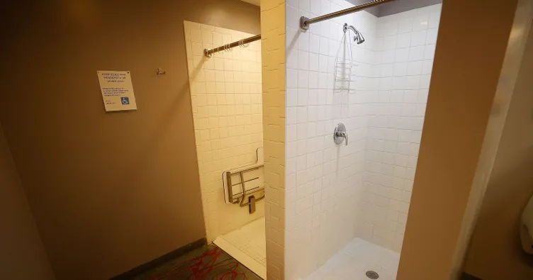 Duş almak orucu bozar mı? Yıkanmak orucu zedeler mi?