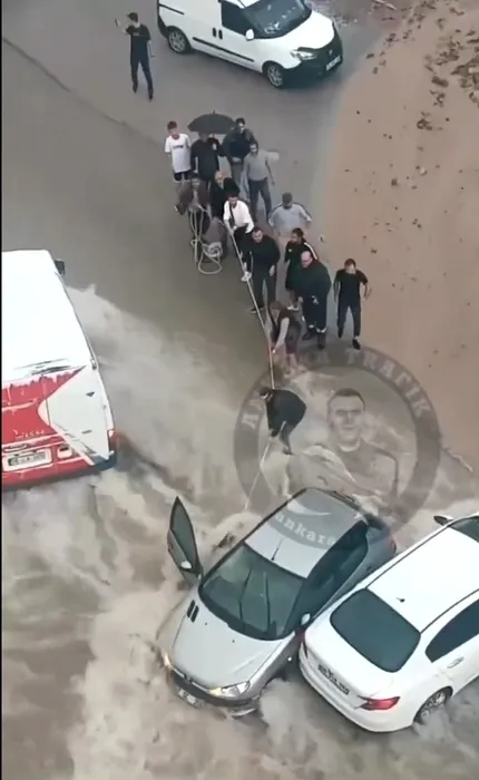 Başkent sele teslim! Vatandaşlardan Mansur Yavaş’a tepki yağdı: Ankara böyle zulüm görmedi