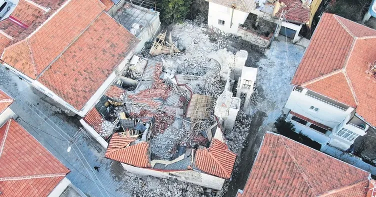 700 yıllık tarihten geriye enkaz kaldı