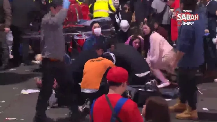 Güney Kore'de Cadılar Bayramı izdihamı | Video