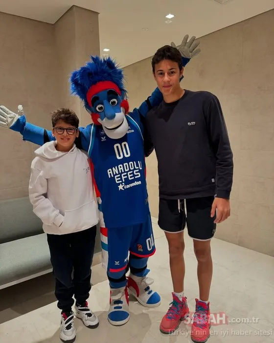 ’Pembe Top’ bu yıl Çağla Şıkel ile havalandı! Çağla Şıkel’i bu özel anlarda oğulları Kuzey ve Uzay yalnız bırakmadı...