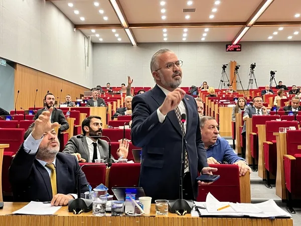 ak-partili-yildizdan-baskan-sengele-ugur-dundarli-salvo-1729327119907.jpg