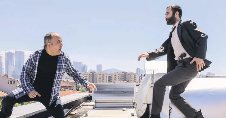 Taban tabana zıt iki polis