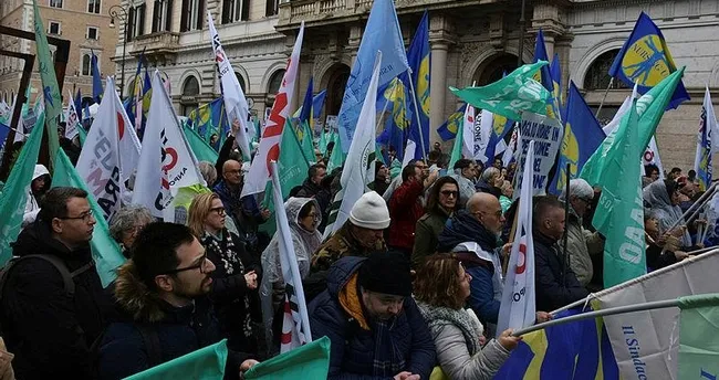 İtalya'da doktorlar ve hemşireler greve gitti İtalya'da doktorlar ve hemşireler greve gitti