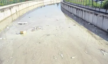Kadıköy’ün kanayan yarası Kurbağalıdere: İçinde çöp adacıkları suyu çamur deryası
