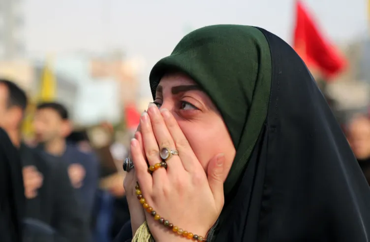 Tabutunu çevrelediler! İşte Süleymani'nin cenazesinden kareler