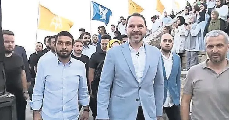 Berat Albayrak gençlere seslendi: Son 500 yılın en önemli nesli sizsiniz