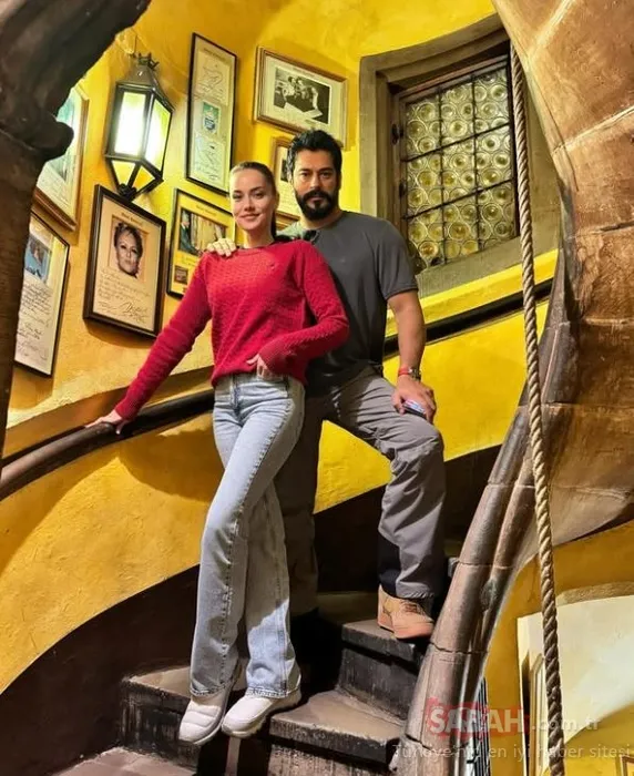 Tatilden döner dönmez birlikte kamera karşısına geçtiler! İşte Fahriye Evcen ve Burak Özçivit’ten aşk dolu set pozu!