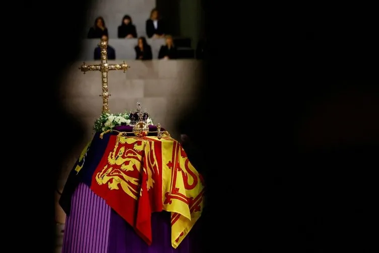 SON DAKİKA- Kraliçe Elizabeth'e son veda! Prens Philip'in yanına gömülecek...