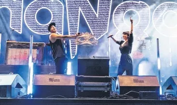 Manga ve Göksel aynı sahnede