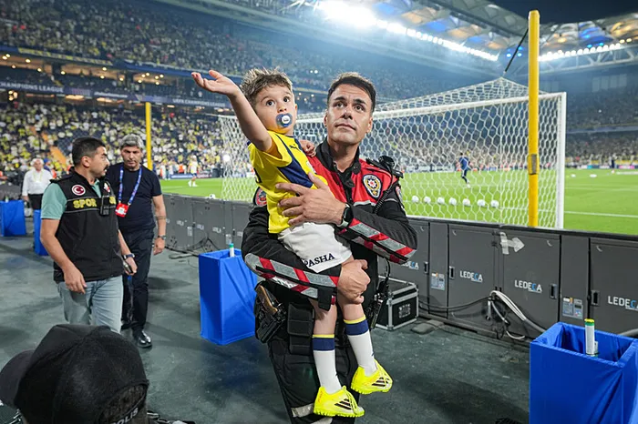 canli-uefa-sampiyonlar-liginde-fenerbahce-olimpik-lyon-maci-ilk-yari-oynaniyor-1787080168331.jpeg