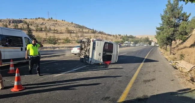 Şanlıurfa’da otomobil ile servis minibüs çarpıştı! 14 yaralı