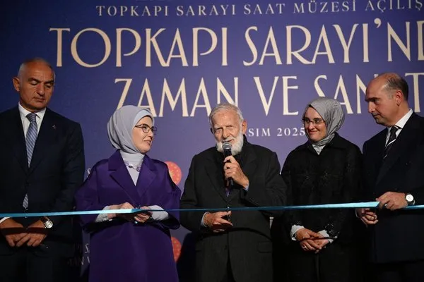 emine-erdogan-topkapi-sarayi-saat-muzesinin-acilisinda-konustu-muzeler-artik-yasayan-mekanlar-haline-geldi-1762527239068.jpg
