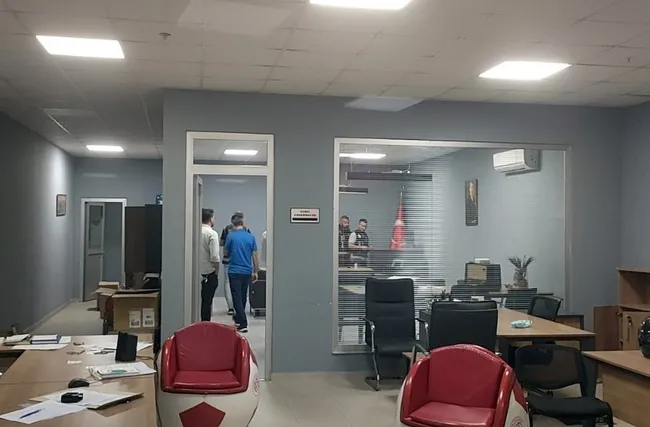antalya-buyuksehir-belediyesine-sok-operasyon-3-gozalti-1759223260874.jpg