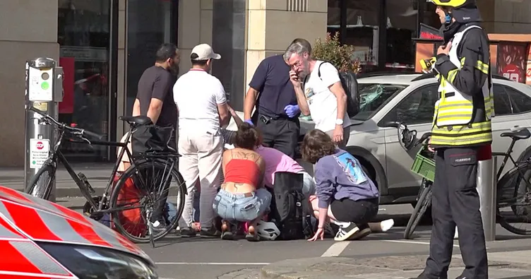 Leipzig’te araç yayaların arasına daldı: Ölü ve yaralılar var! Kaza değil saldırı...