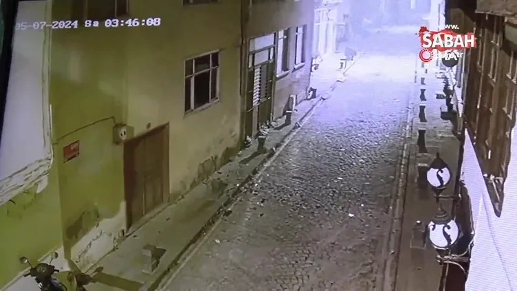 Yanan asırlık konaktaki patlama anı kamerada: 1 kişi hayatını kaybetti
