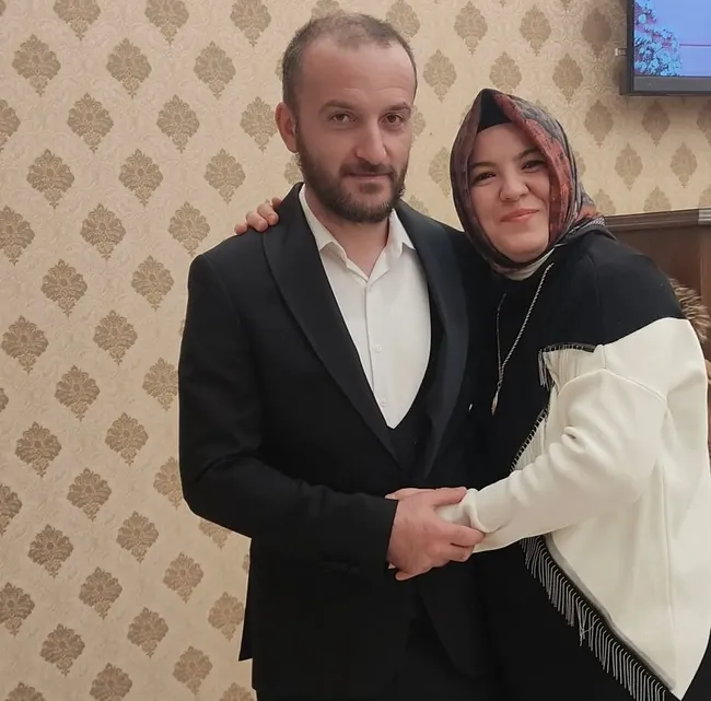trabzonda-esini-pompali-tufekle-oldurup-kacan-cinayet-zanlisi-koca-16-gundur-kayip-ozel-ekipler-bolgeyi-didik-1756023840737.jpg Tuğba Yurtseven’i öldürüp kaçtı! Katil 16 gündür tüm şehirde didik didik aranıyor!